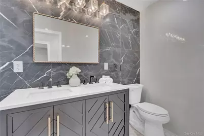 105 Radcliff Avenue, Port Washington, NY 11050 - Photo 32