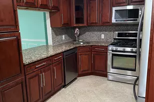 187-40 Hilburn Ave, Saint Albans, NY 11412 - Photo 4