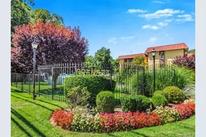 12 Granada Crescent #12-1, White Plains, NY 10603 - Photo 2