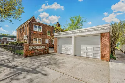 8459 Goldington Court, Middle Village, NY 11379 - Photo 4