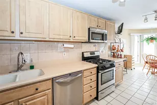 55 Kristin Ln, Hauppauge, NY 11788 - Photo 6