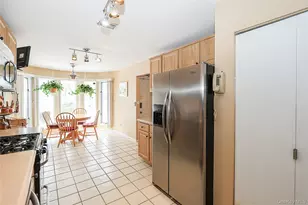 55 Kristin Ln, Hauppauge, NY 11788 - Photo 8