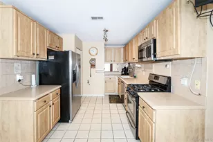 55 Kristin Ln, Hauppauge, NY 11788 - Photo 4