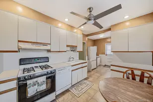 247-18 137th Ave, Rosedale, NY 11422 - Photo 18