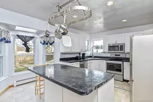 39 Frost Valley Dr, Patchogue, NY 11772 - Photo 8