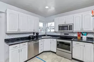 39 Frost Valley Dr, Patchogue, NY 11772 - Photo 6