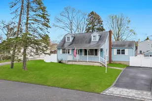 8 Lama Dr, Shirley, NY 11967 - Photo 2