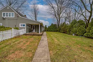 55 Ball Park Ln, Hicksville, NY 11801 - Photo 18