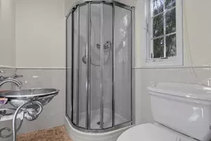 2 Amherst Road E, Great Neck, NY 11021 - Photo 20