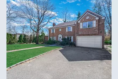 2 Amherst Road E, Great Neck, NY 11021 - Photo 2