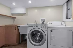 2 Amherst Road E, Great Neck, NY 11021 - Photo 38