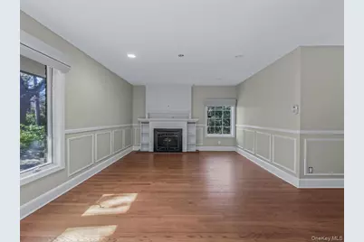 2 Amherst Road E, Great Neck, NY 11021 - Photo 16