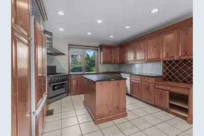 2 Amherst Road E, Great Neck, NY 11021 - Photo 12