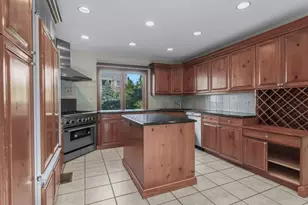 2 Amherst Road E, Great Neck, NY 11021 - Photo 12