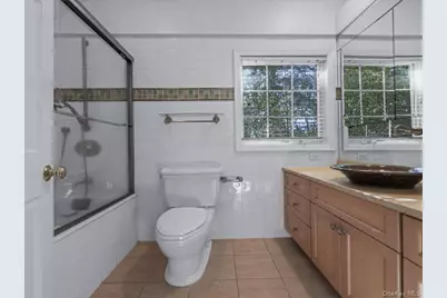 2 Amherst Road E, Great Neck, NY 11021 - Photo 34