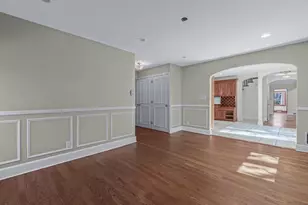 2 Amherst Road E, Great Neck, NY 11021 - Photo 18