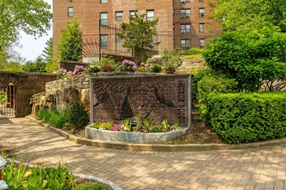 98 Pearsall Drive #1A, Mount Vernon, NY 10552 - Photo 1