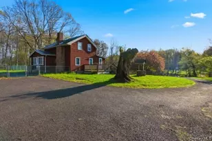 32 Heinsman Ln, Wallkill, NY 12589 - Photo 4