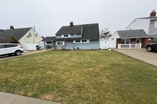 70 Abbey Ln, Levittown, NY 11756 - Photo 4