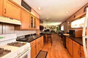 136 Maple St, Massapequa Park, NY 11762 - Photo 10