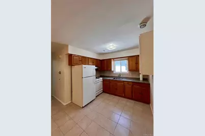 34-16 Brookside Street #2nd Fl, Little Neck, NY 11363 - Photo 2