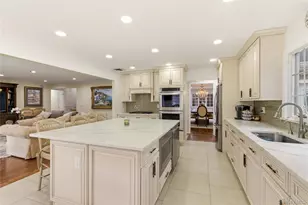 23 Astro Pl, Dix Hills, NY 11746 - Photo 14