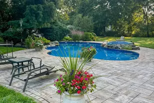 23 Astro Pl, Dix Hills, NY 11746 - Photo 4