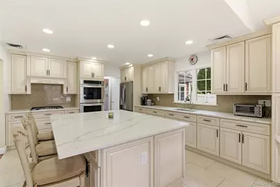 23 Astro Place, Dix Hills, NY 11746 - Photo 12