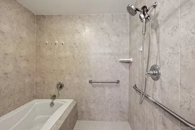 1220 Round Pointe Drive, Haverstraw, NY 10927 - Photo 12