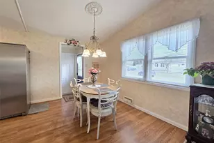 32 Dennis Dr, Ronkonkoma, NY 11779 - Photo 2