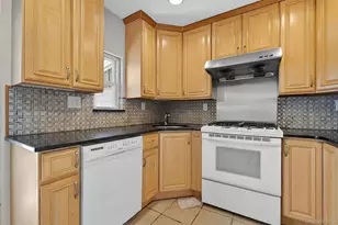 69-20 199th St, Fresh Meadows, NY 11365 - Photo 8