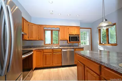 120 Arlington Road, Ronkonkoma, NY 11779 - Photo 6