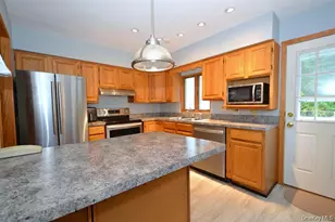 120 Arlington Rd, Ronkonkoma, NY 11779 - Photo 4