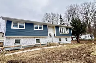 37 California Dr, Middletown, NY 10940 - Photo 2