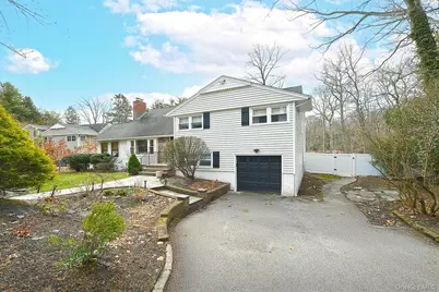 8 Sherwood Drive, Huntington, NY 11743 - Photo 2