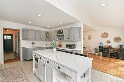 8 Sherwood Drive, Huntington, NY 11743 - Photo 8