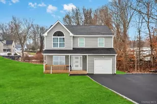 65 Ozark St, Ronkonkoma, NY 11779 - Photo 2