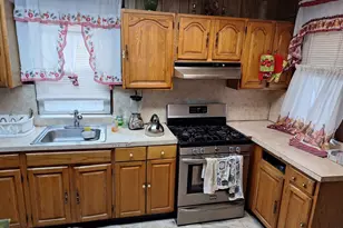 103-26 170th St, Jamaica, NY 11433 - Photo 4