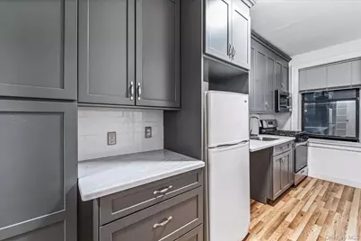 61-40 Saunders #A11, Rego Park, NY 11374 - Photo 6