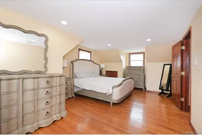 265 N Syracuse Avenue, Massapequa, NY 11758 - Photo 18