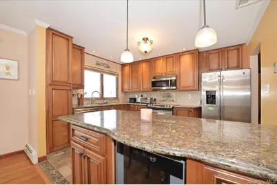 265 N Syracuse Avenue, Massapequa, NY 11758 - Photo 12