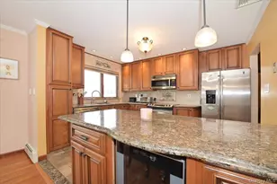 265 N Syracuse Ave, Massapequa, NY 11758 - Photo 12