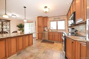 265 N Syracuse Ave, Massapequa, NY 11758 - Photo 10