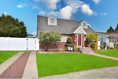 265 N Syracuse Avenue, Massapequa, NY 11758 - Photo 2