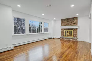 7 Spruce Ct, Huntington, NY 11743 - Photo 4