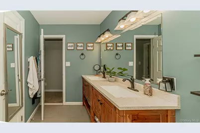 67 Sheldon Street, Central Islip, NY 11722 - Photo 18