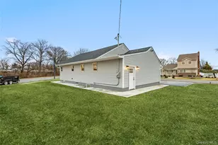 2 Mohegan Dr, Massapequa, NY 11758 - Photo 30