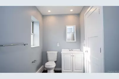 4001 Broadway, Island Park, NY 11558 - Photo 10