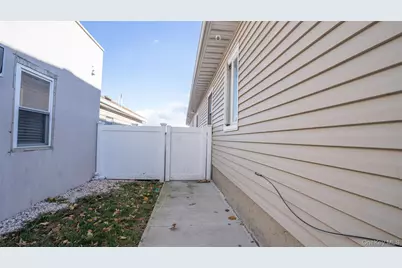 4001 Broadway, Island Park, NY 11558 - Photo 2