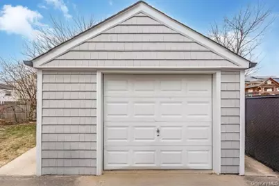 70 E Minerva Road, Lindenhurst, NY 11757 - Photo 18